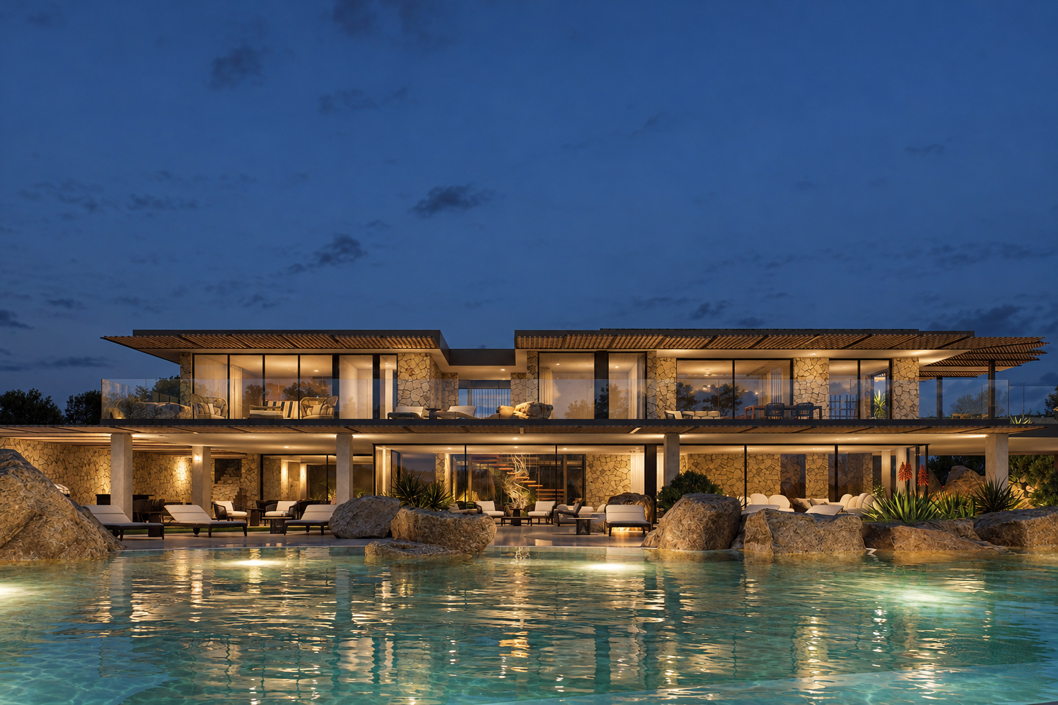 Villa Eden Rock — Il fronte principale riflesso nell’acqua al crepuscolo