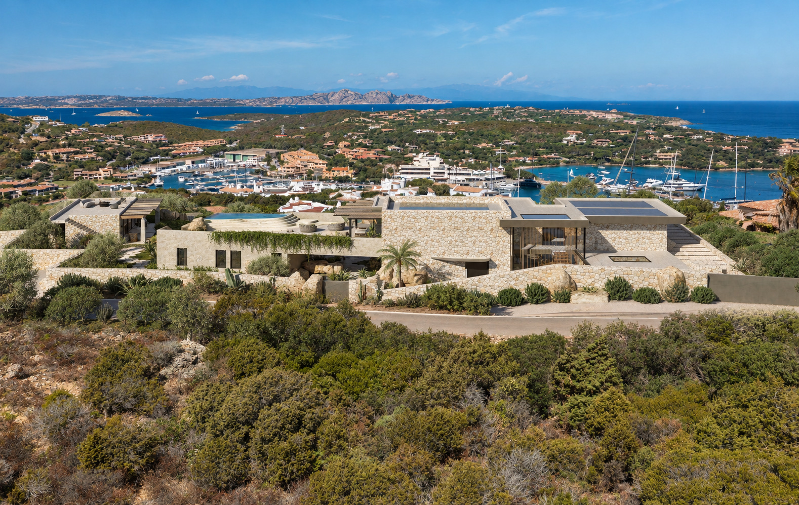 Villa Eden Rock — Il fronte d’ingresso e il panorama verso il mare